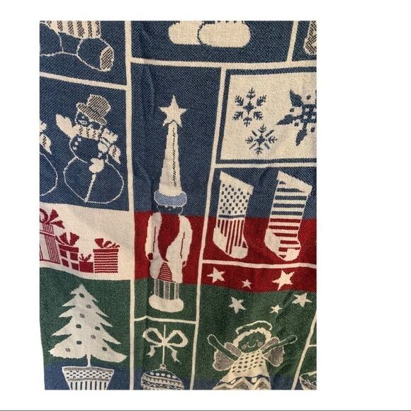 Christmas holiday woven throw blanket! Super festive! In great condition! - Picture 5 of 6